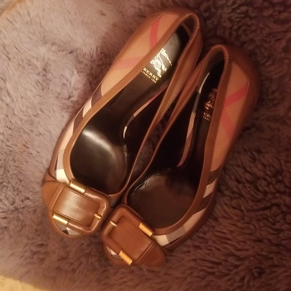 Authetic Burberry shoe